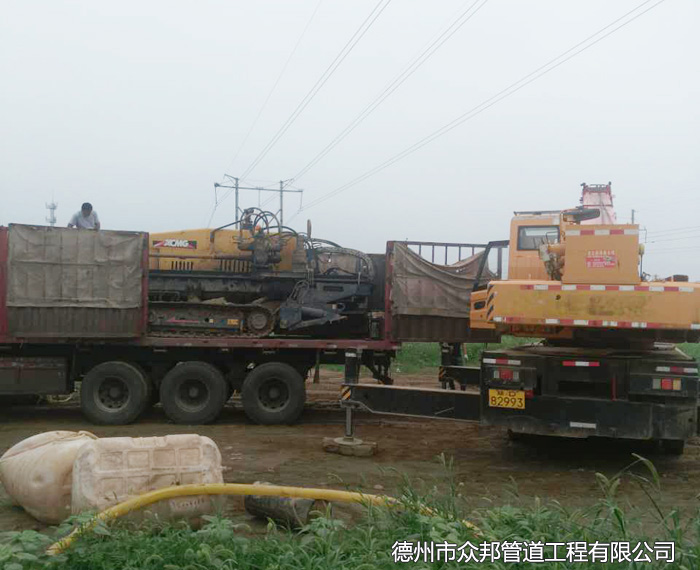 服務于河北保定天然氣管道鋪設的定向鉆機