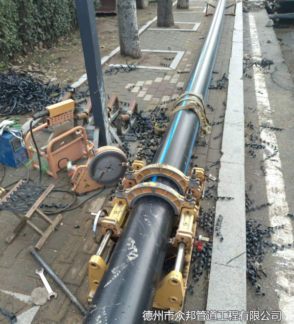 燃氣管道鋪設定向穿越施工現場